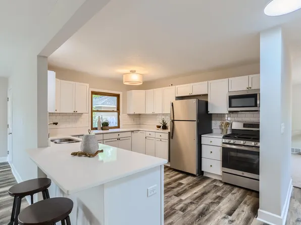 801 E 84th St, Bloomington, MN 55420