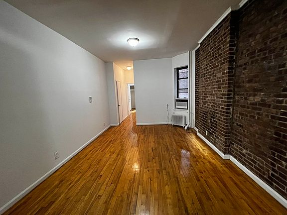 2nd image of 250 W 20th St #2WR