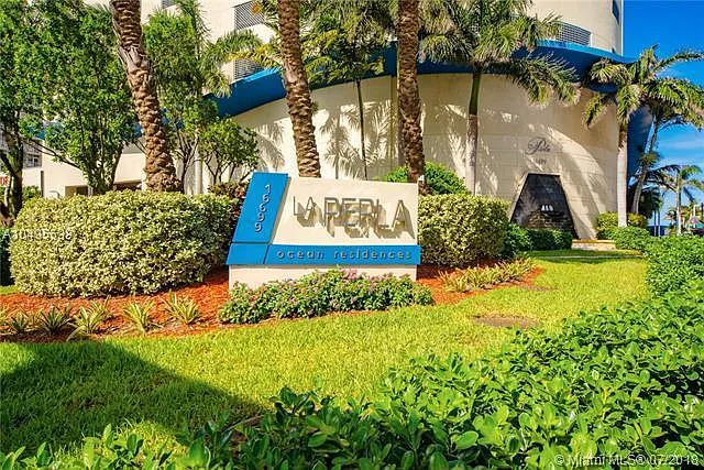 Building Photo - 16699 Collins Ave #1909