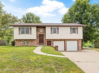 1013 S Country Club Dr, Jefferson City, MO 65109