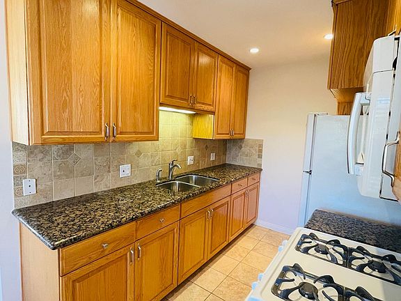 5th image of 1435 E Maple St #H