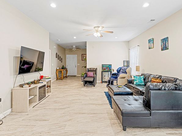 932 Eagles Harbor Dr, Hodges, SC 29653