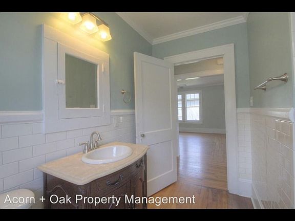 5th image of 512 Carlton Ave