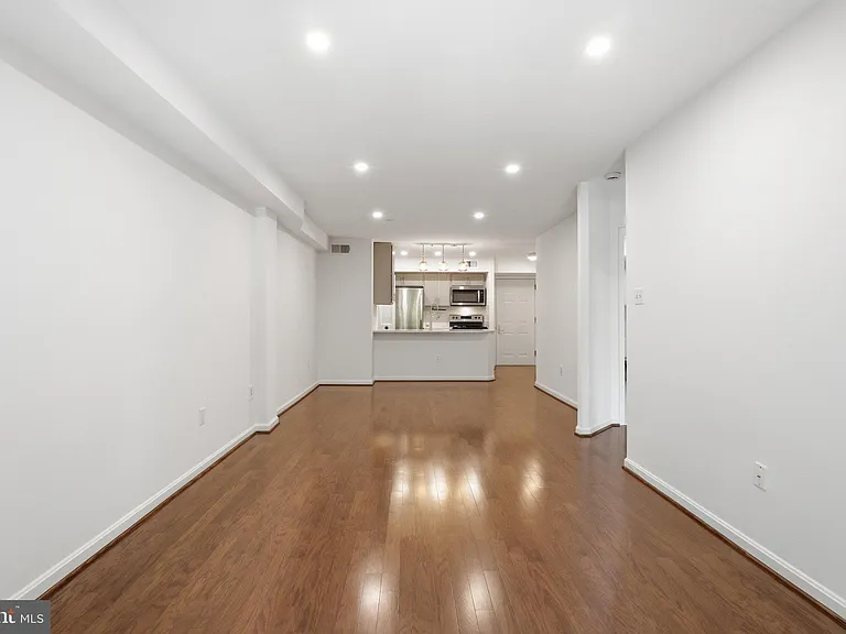 1029 N Stuart St #216 — Photo 8