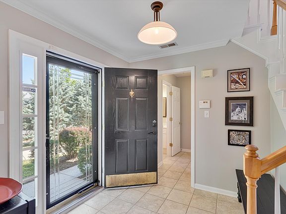 5th image of 8 Lake Hill Dr
