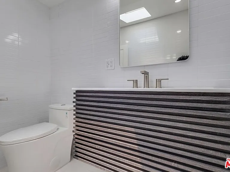 1318 S Longwood Ave — Photo 40