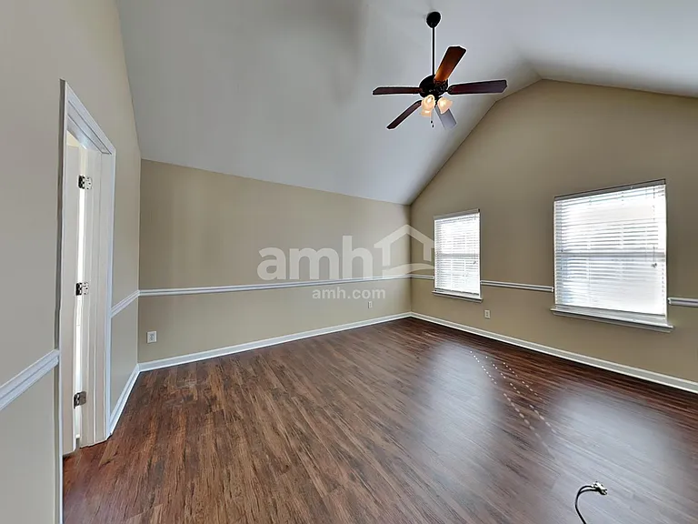 144 Tyre Dr — Photo 11