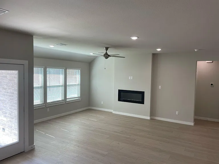 1404 Mahogany Dr — Photo 12