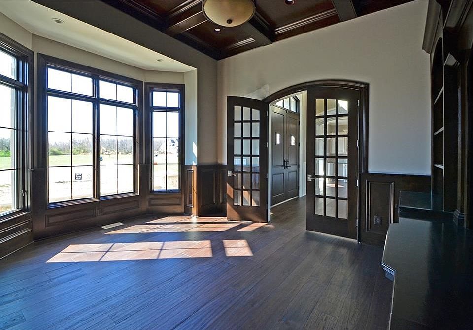 Spacious executive library/office with fine craftmenship