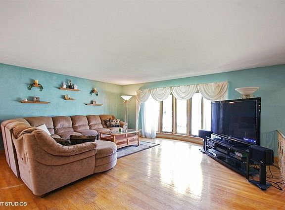3rd image of 6348 N Knox Ave