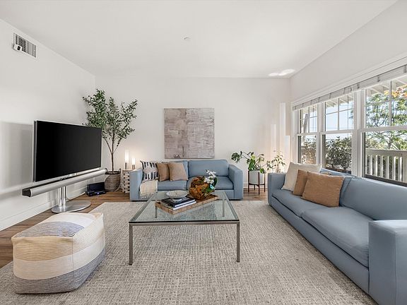 5th image of 601 E Micheltorena St Unit 3