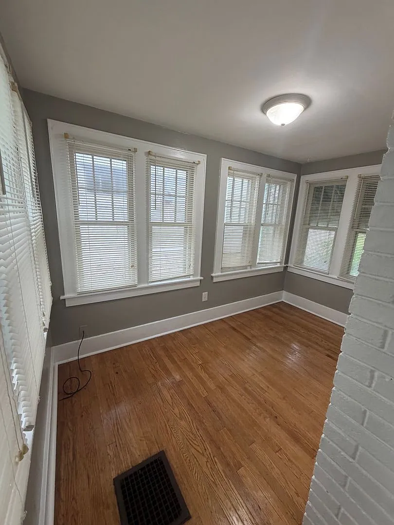 Newly Renovated House For Rent in the Eastwood Area — Photo 3