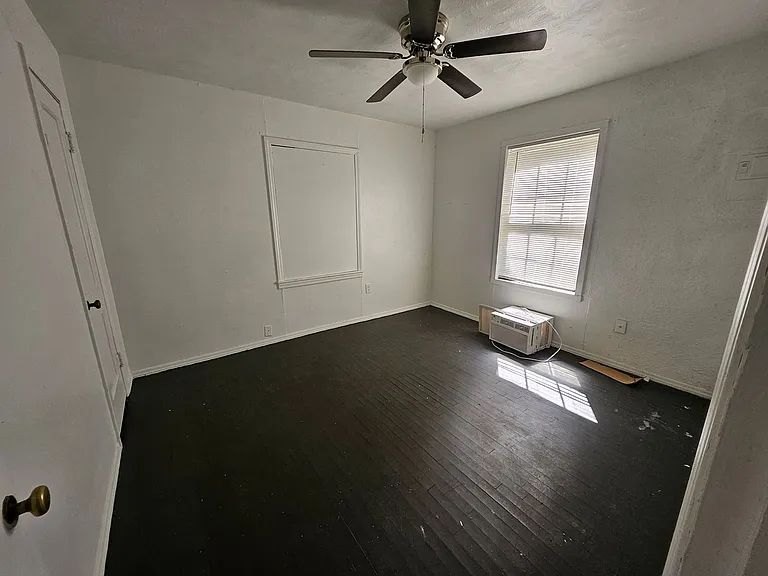 112 W Cedar Ave — Photo 3