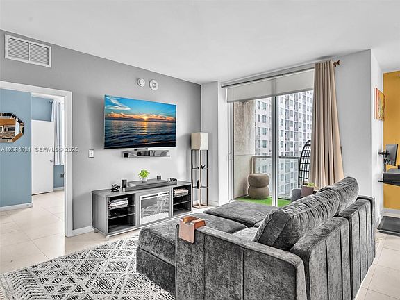 5th image of 253 NE 2nd St APT 2208