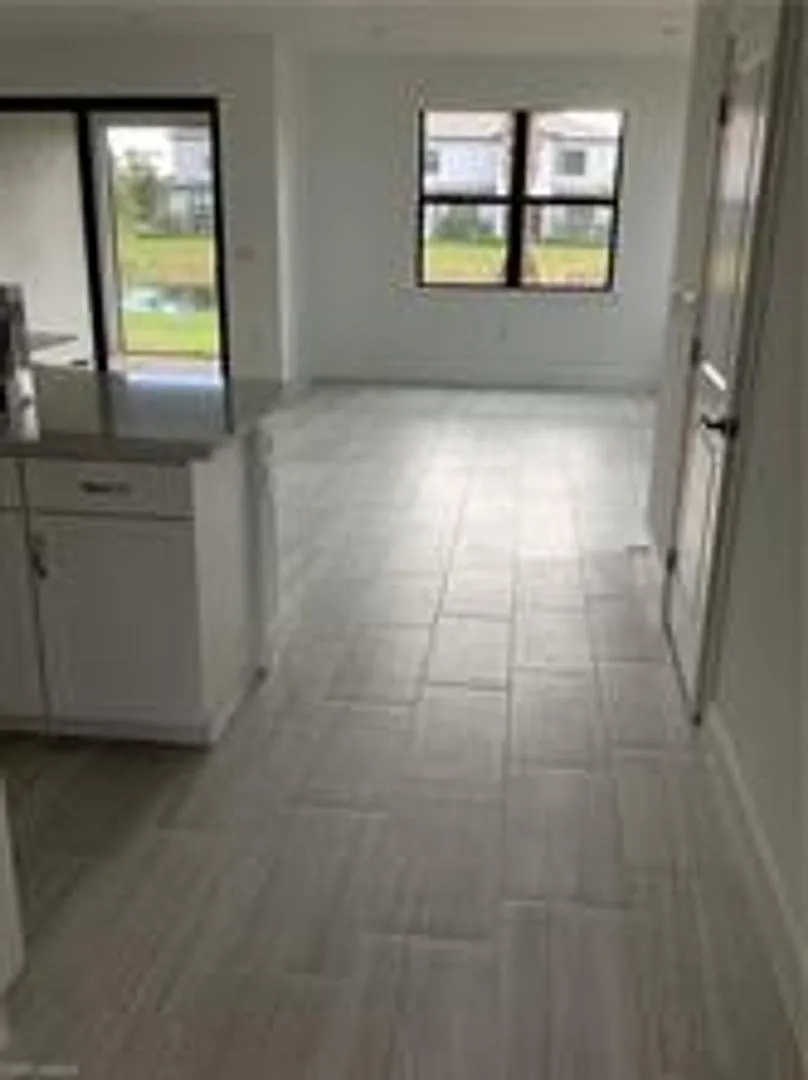 Annual Rental - 3 Bed/ 2.5 Bath Townhouse At Sonoma Oaks — Photo 4