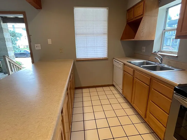 2163 Indianola Ave — Photo 25