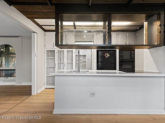 4th image of 702-704 Walnut St