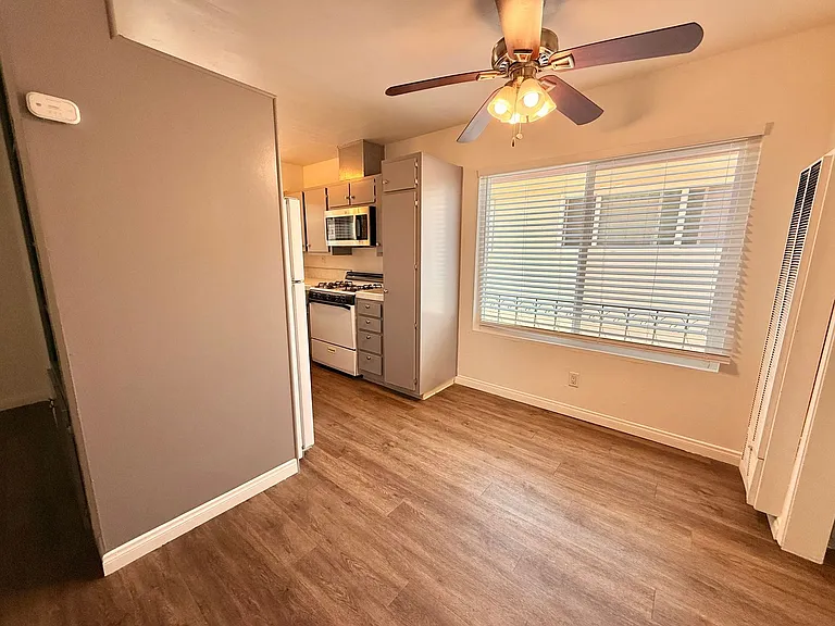 4531 Kansas St — Photo 4