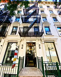 324 West 47th Street in Hell&#39;s Kitchen