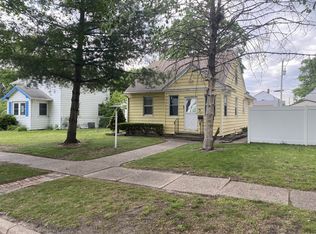 126 S Thornwood Ave, Davenport, IA 52802