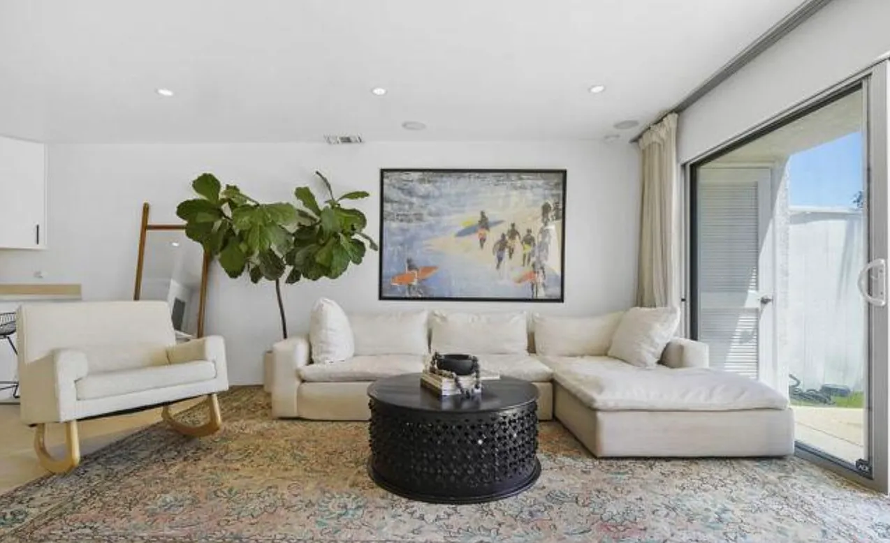 2 bed, 1.5 bath, 1007 sqft, $5,995 — Photo 2