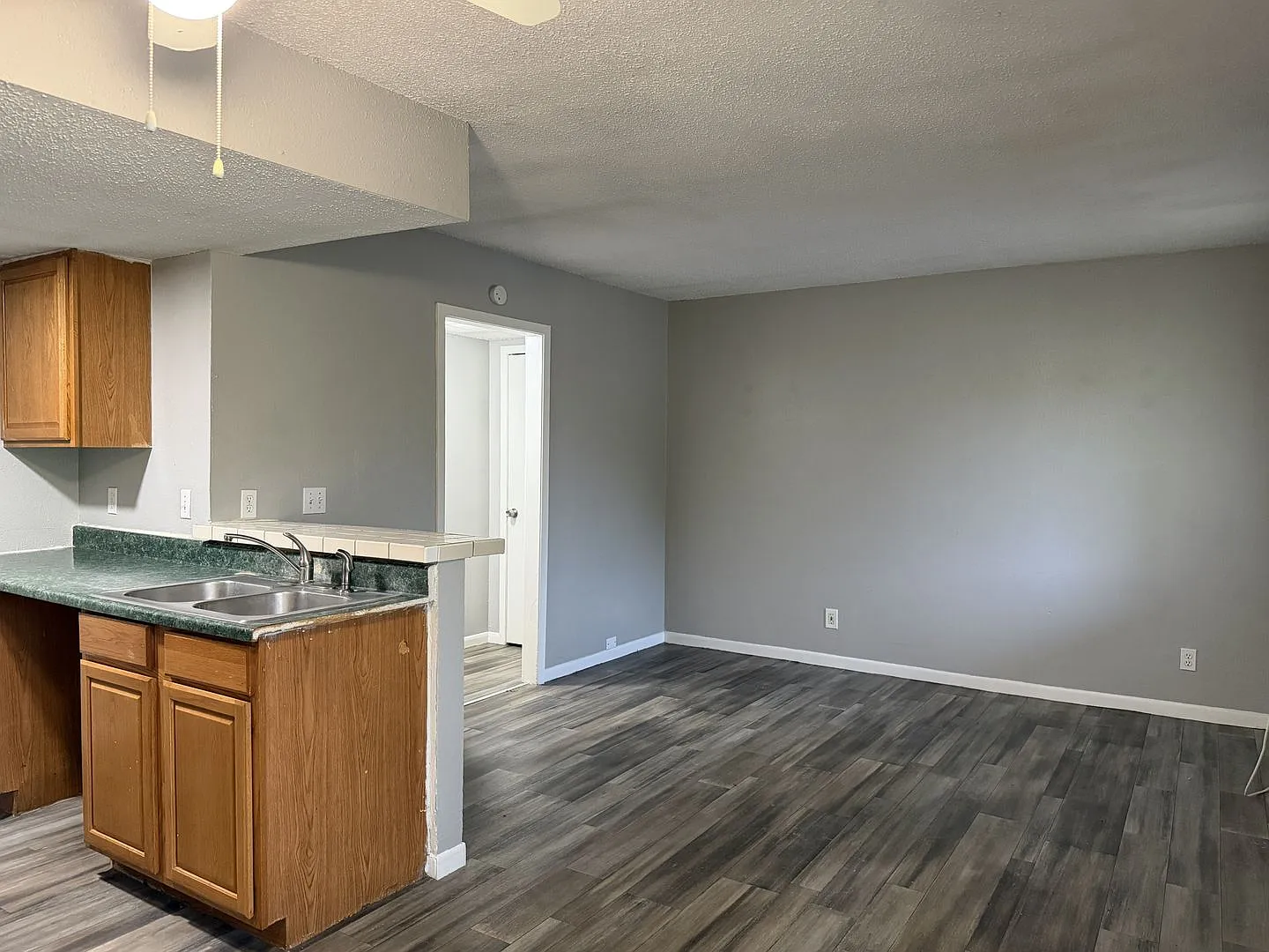 1-Bedroom Apartment Near St. Mary — Photo 4