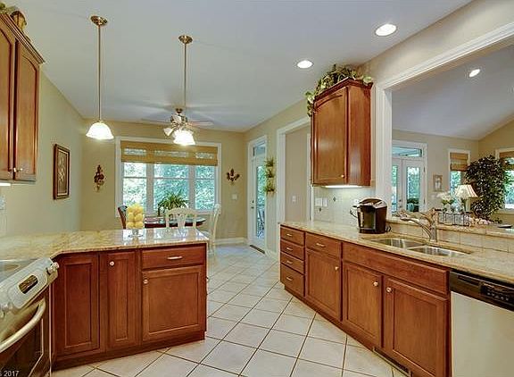 5th image of 48 Procourt Dr