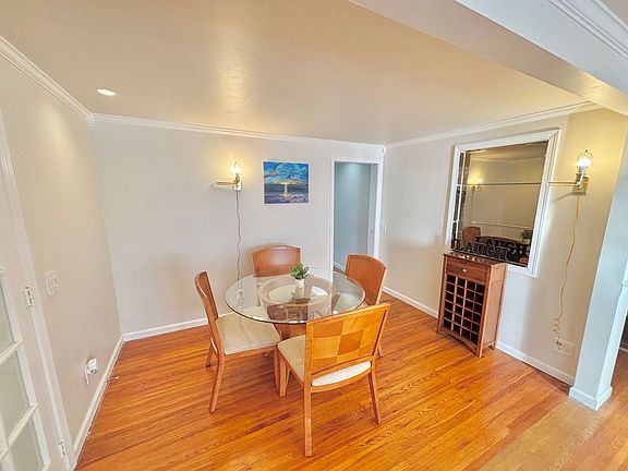 5th image of 275 Strathmore Rd