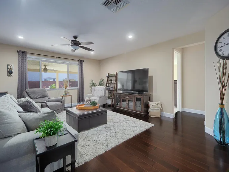 2708 Sweeney Dr — Photo 16