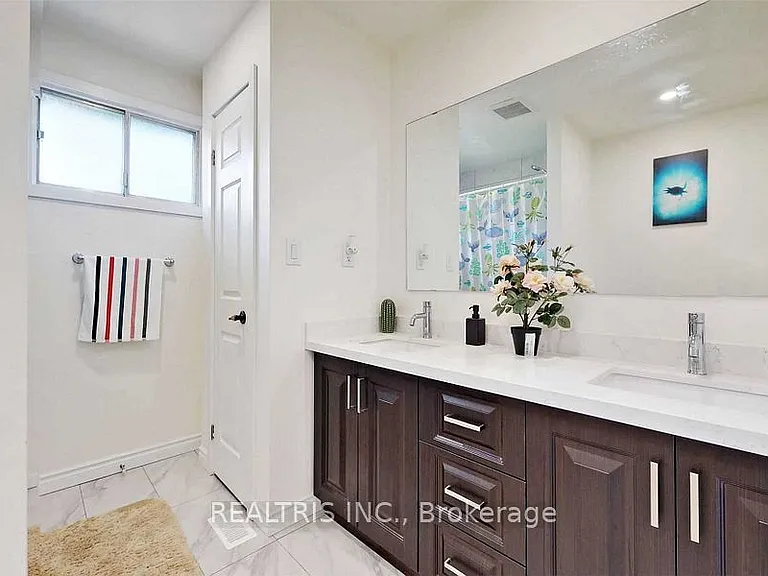 68 Gretman Cres — Photo 25