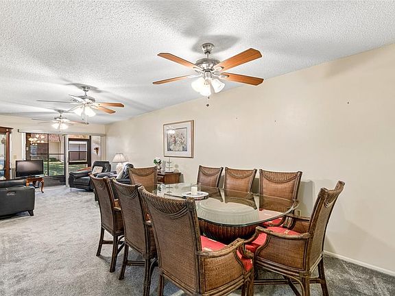 3rd image of 11340 Carriage Hill Dr APT 4