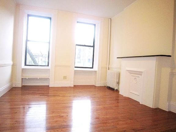 2nd image of 227 E 28th St APT 4A