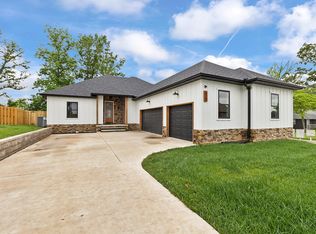 820 E Sugar Mill Rd, Ozark, MO 65721