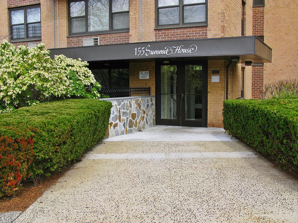 2nd image of 155 Ferris Ave APT 3D