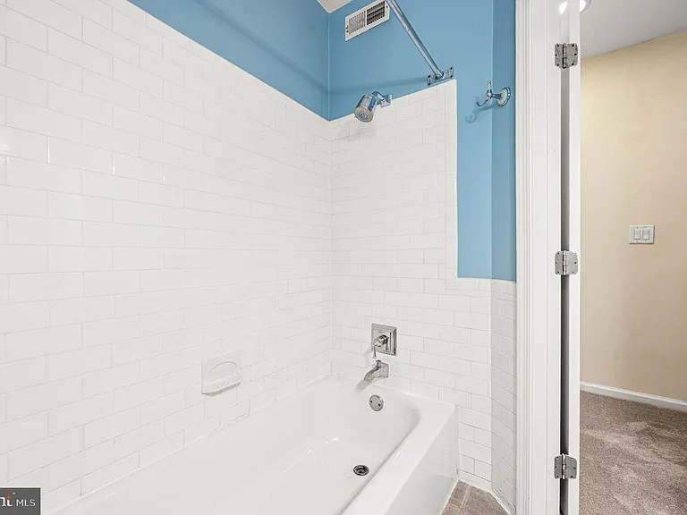1027 N 4th St #P — Photo 8