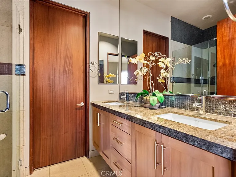 68 Royal Saint Georges Way — Photo 49