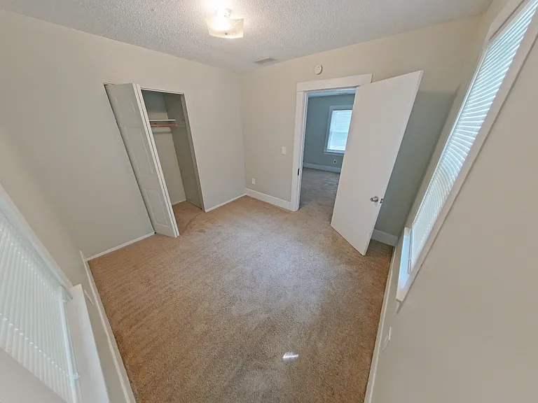 1325 Mohawk Ave — Photo 4