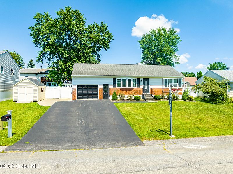 2nd image of 9 Avery Avenue