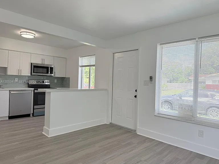 520 SW 5th St #2 — Photo 5