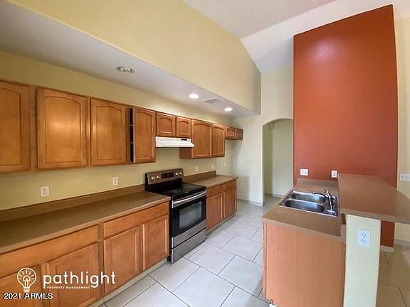 5th image of 1332 E Silverbrush Trl