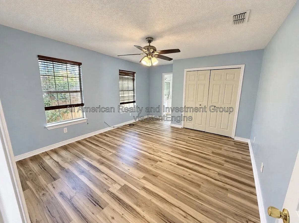 3 bed, 2.0 bath, 1281 sqft, $2,150 — Photo 3