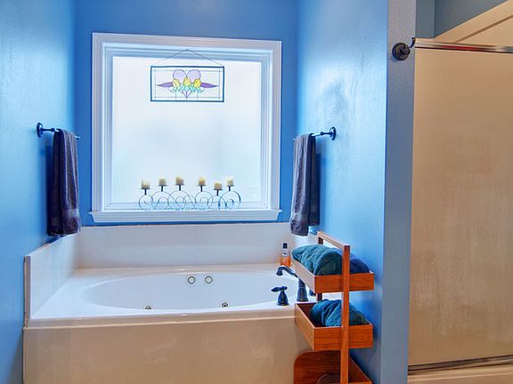 4th image of 4421 Edinburgh Pl