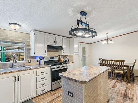 2nd image of 736 Susong Memorial Rd