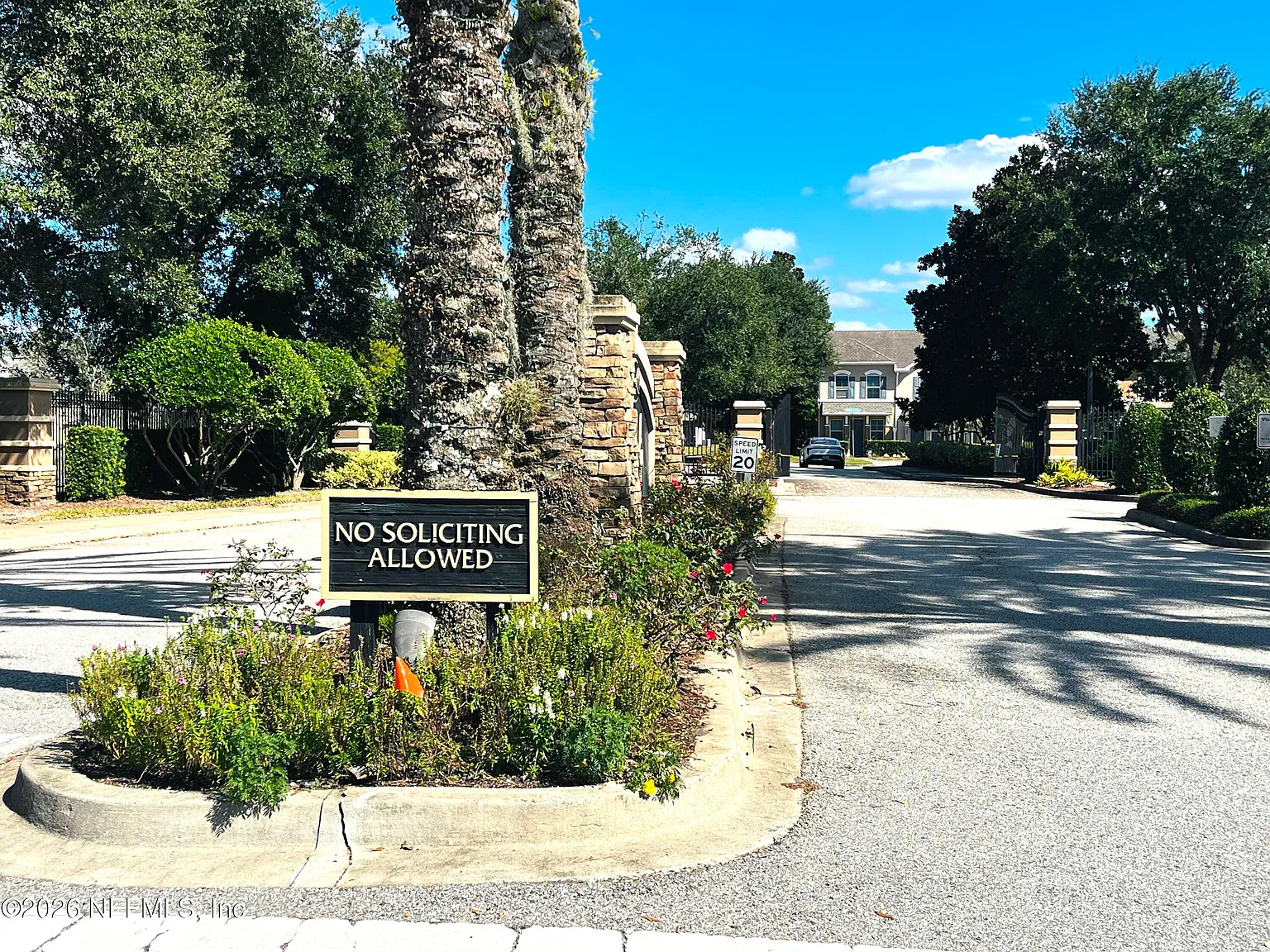 2 bed, 2.5 bath, 1327 sqft, $1,800 — Photo 3