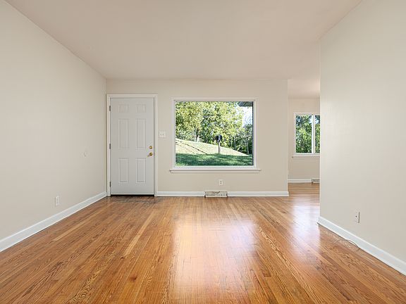 5th image of 315 Wygoda Cir