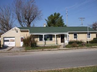 1047 State St, Fostoria, OH 44830