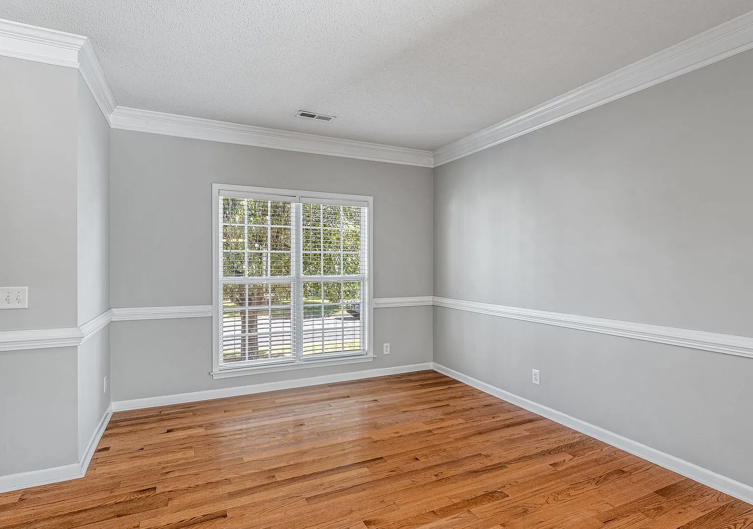 W. Wendover, Beautiful Home, Granite Counter-Tops, SS Appliances, Hardwoods, FP, Deck, Fenced, Ga... — Photo 4