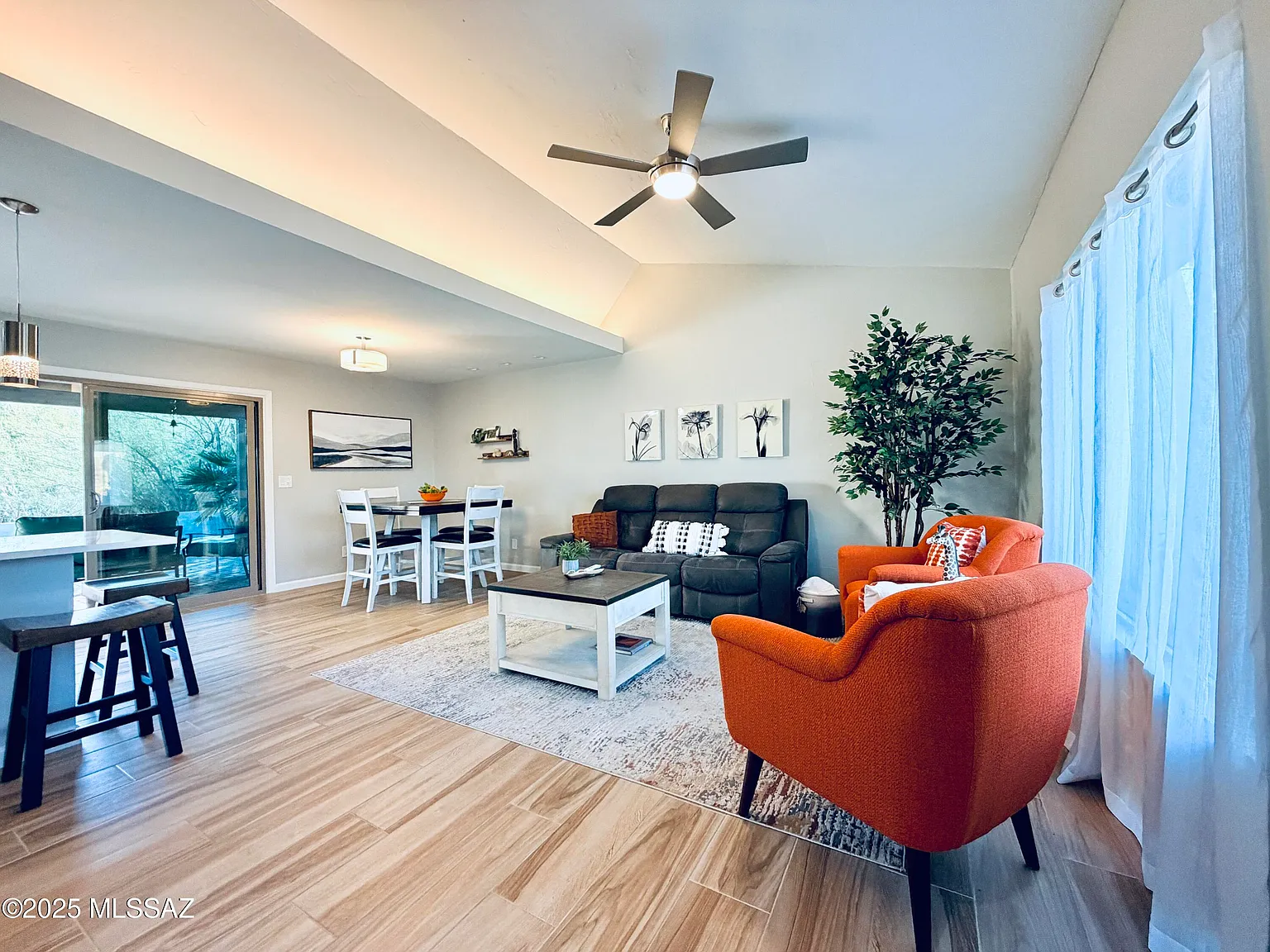 2 bed, 2.0 bath, 1175 sqft, $2,400 — Photo 2