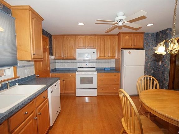 3rd image of 269 Clearfield Dr
