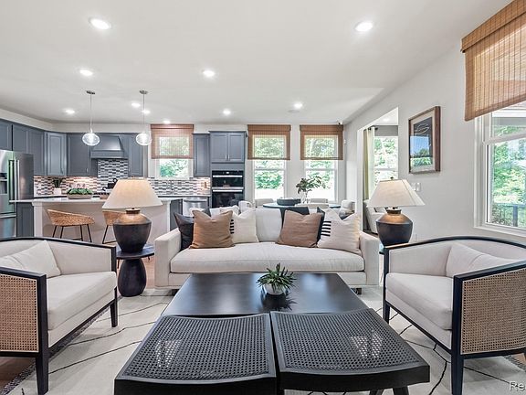 4th image of 5681 Lewiston Rd